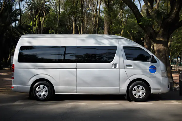 Flota Mobilux Toyota Hiace renta en CDMX