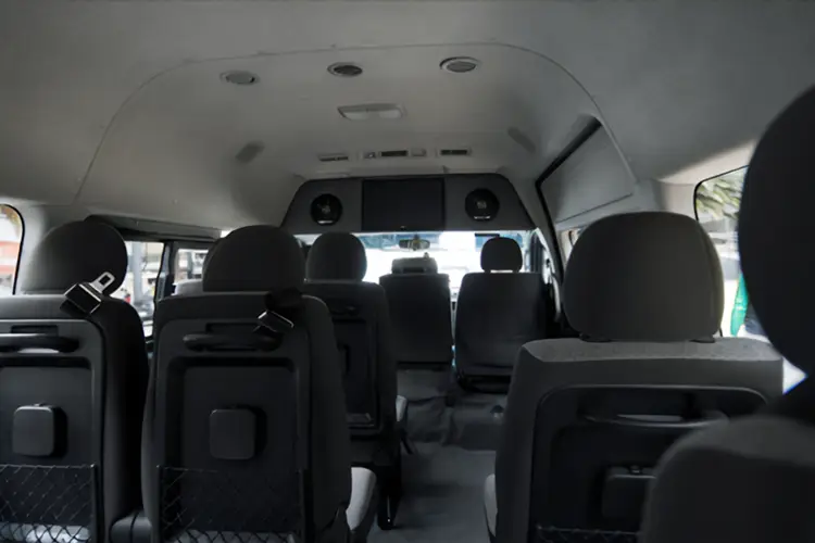 Flota Mobilux Toyota Hiace renta en CDMX