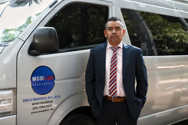 Flota Mobilux Toyota Hiace renta CON CHOFER en CDMX