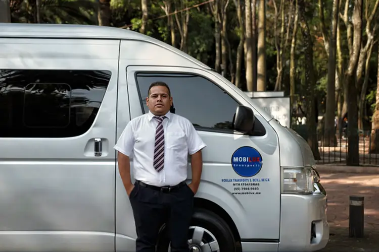 Flota Mobilux Toyota Hiace renta CON CHOFER en CDMX