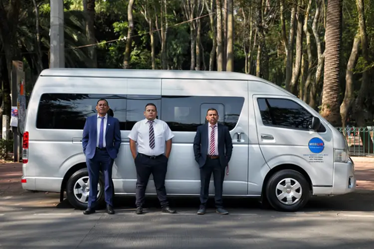 Flota Mobilux Toyota Hiace renta CON CHOFER en CDMX