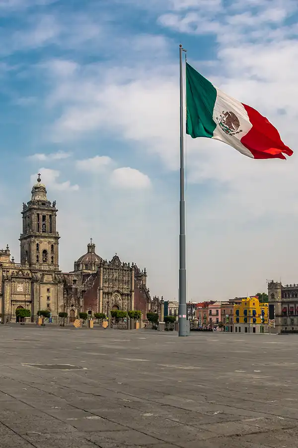 Renta de camionetas para eventos especiales zocalo cathedral mexico