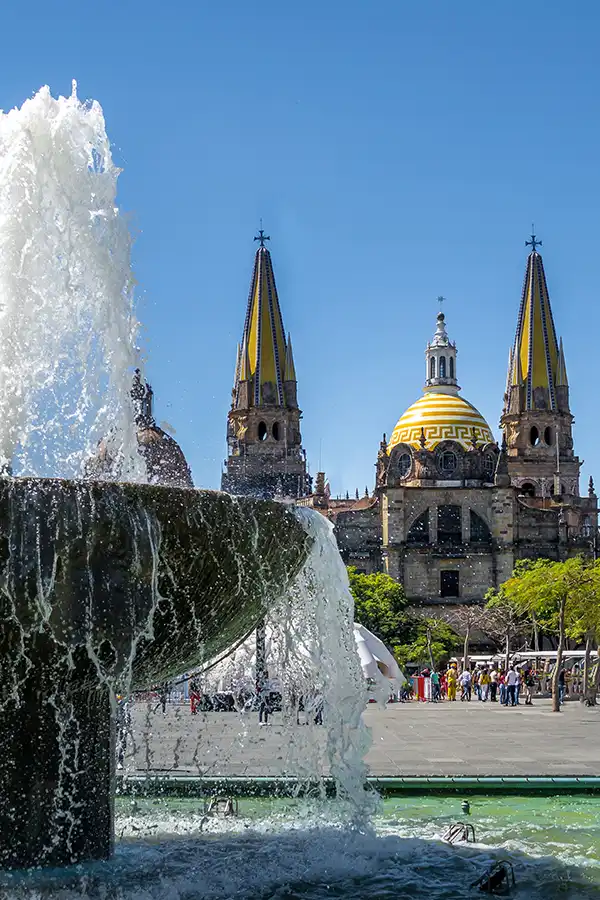 alquiler de camioneta con chofer desde ciudad de Mexico a Guadalajara mobilux